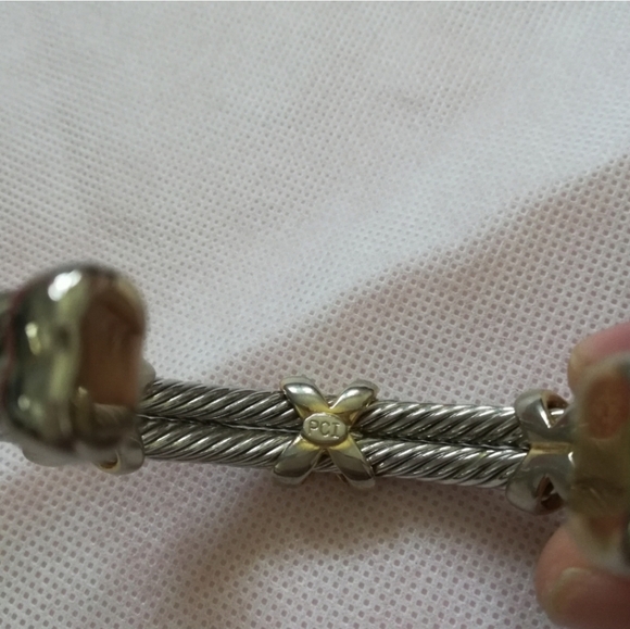 🔴 Cable Cuff Bracelet with Criss Cross Accent - Picture 4 of 5